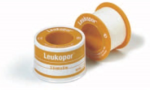 CEROTTO ADESIVO IPOALLERGENICO LEUKOPOR. SUPPORTO: TESSUTO NON TESSUTO BIANCO DI POLIESTERE E VISCOSA ADESIVO POLIACRILICO SENZA RESINE E GOMME NATURALI. 5X5CM MUTABILE - FARMACIA33