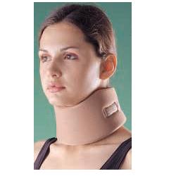 COLLARE CERVICALE OPPO A DENSITA' COMPATTA MISURA MEDIA. SUPPORTA LA COLONNA CERVICALE IN POSIZIONE NEUTRALE O ANATOMICA E PROVVEDE AD IMMOBILIZZARLA. CHIUSURA IN VELCRO - FARMACIA33