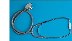 STETOFONENDOSCOPIO LEGGERO, GIREVOLE, CON MEMBRANA ED ANELLINO GOMMA NELLO STETOSCOPIO. ARCHETTO BIAURICOLARE PER AUSCULTAZIONE CON MOLLA ESTERNA - FARMACIA33