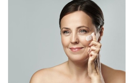 Come ringiovanire il viso in modo naturale? Prodotti e creme