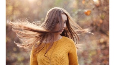 Capelli e cambio di stagione: come bloccare la caduta?
