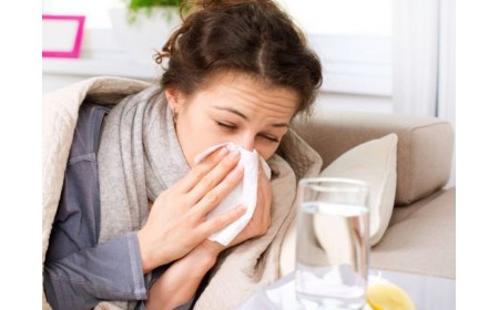 Naso che cola: sintomi e rimedi